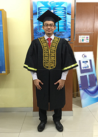 graduan-diploma-lelaki